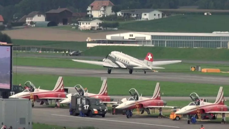 The Classic Formation Flying at the AIR14