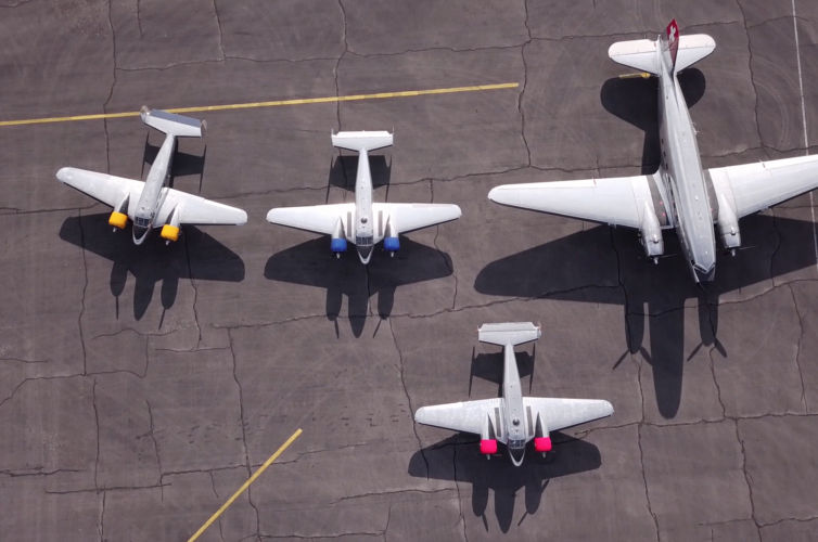 Flight Training with a Douglas DC-3 + three Beech-18’s (Classic Formation)